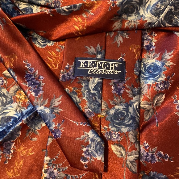 Tie and Pocket Square Set, - Picture 3 of 3